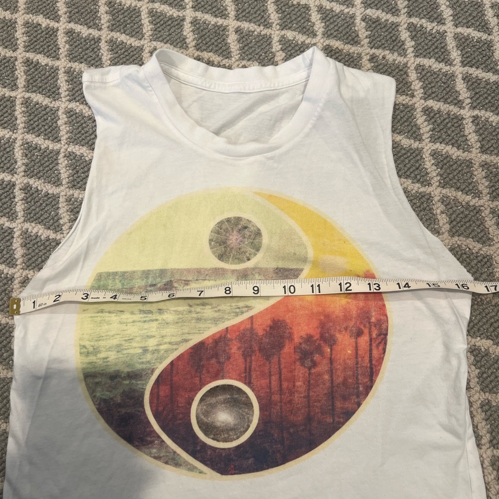 Brandy Melville (no tags) Sleeveless Top With Sunset Ying Yang Wide Arm Holes - Picture 7 of 8